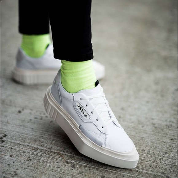 Adidas hypersleek women white sneakers NWT - Picture 9 of 9